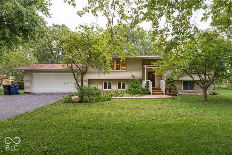 Property photo for 23845 Six Points Road, Sheridan, IN