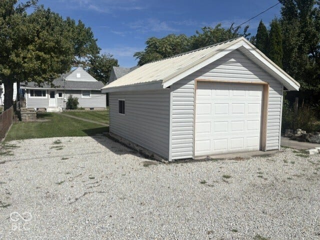 415 W Main, Greensburg, IN 47240 Detached 20x13 garage with metal roof and white garage door, gravel driveway and parking