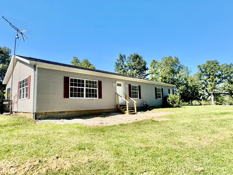 Property photo for 8476 E Sycamore Road, Bloomfield, IN
