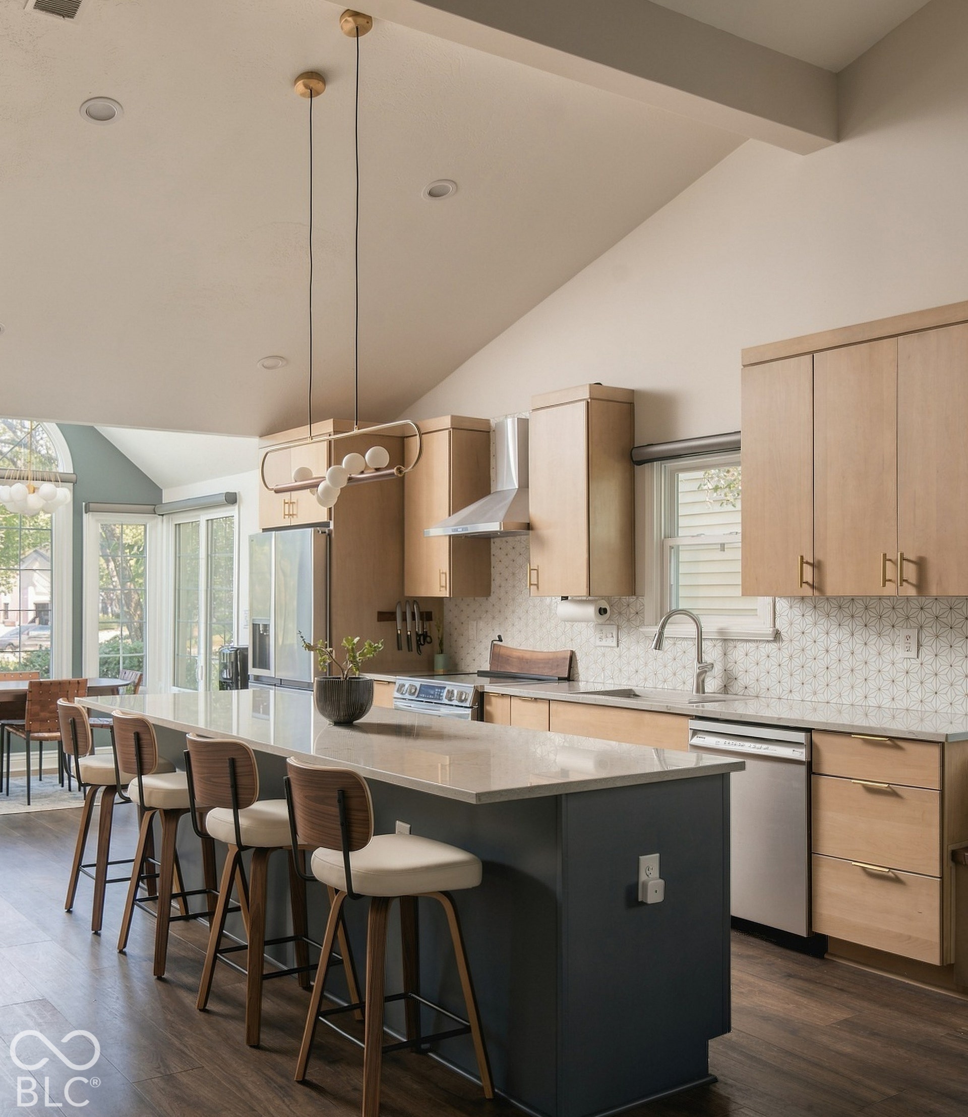 Vaulted ceiling with recessed lighting