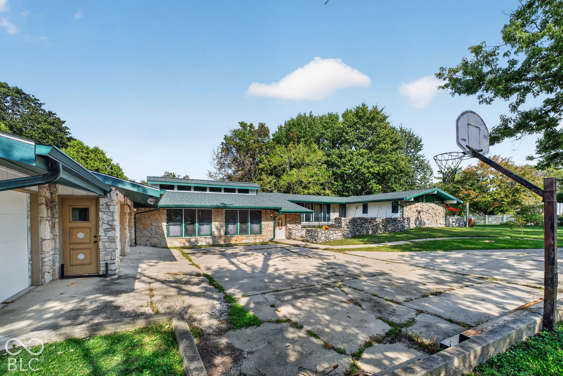 2112 W Sun Valley Parkway, Muncie, IN 47303