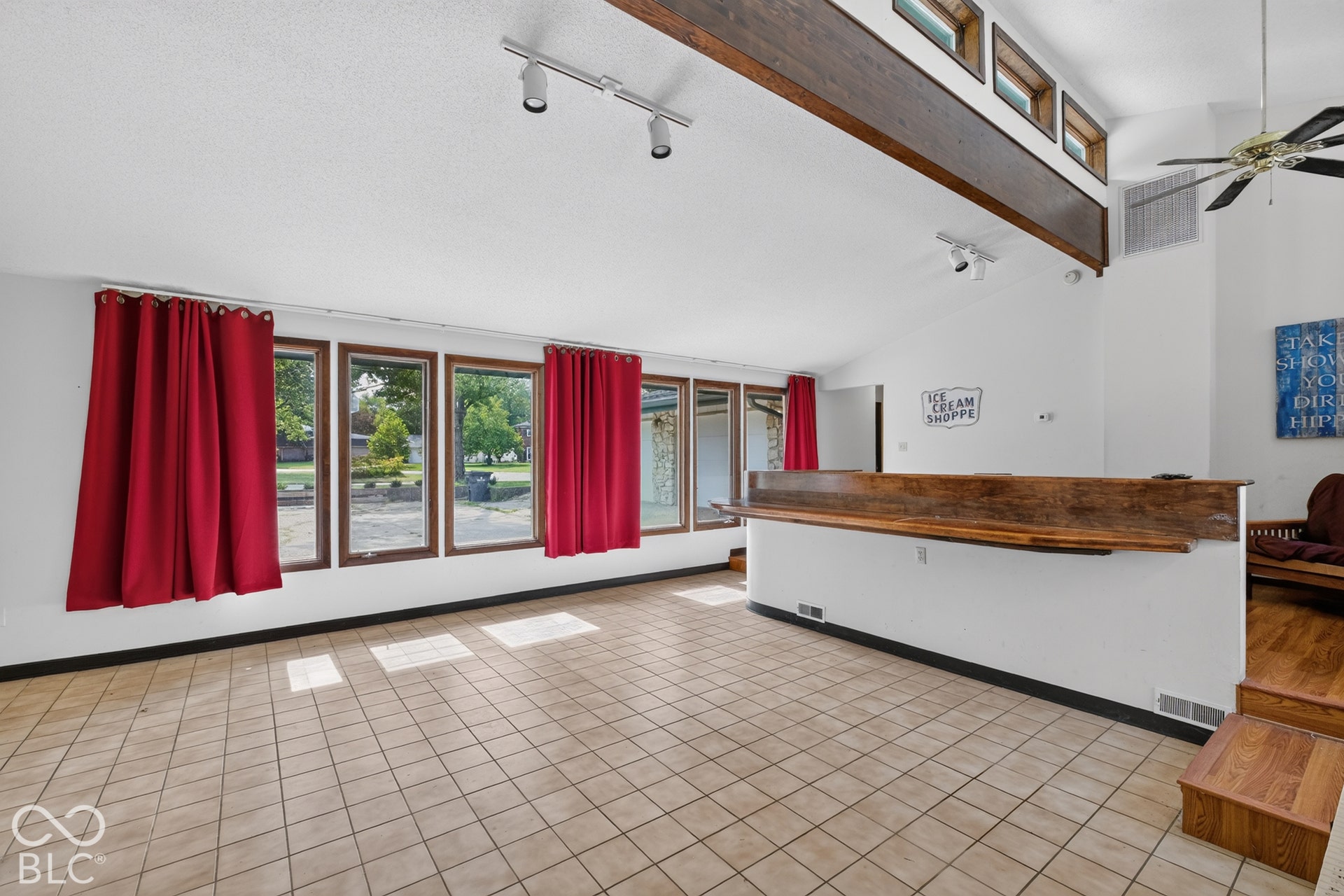 2112 W Sun Valley Parkway, Muncie, IN 47303