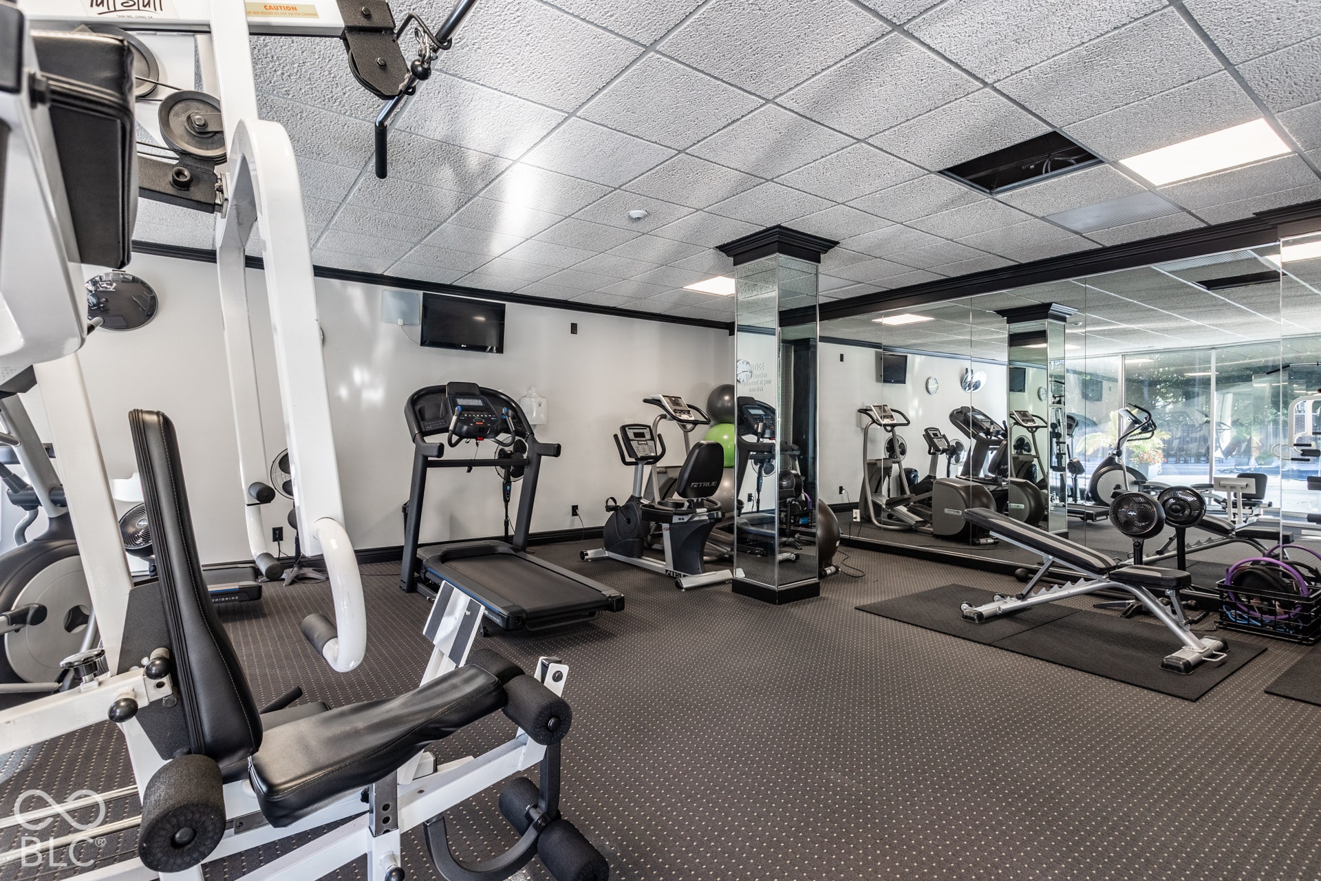 25 E 40th Street, Indianapolis, IN 46205