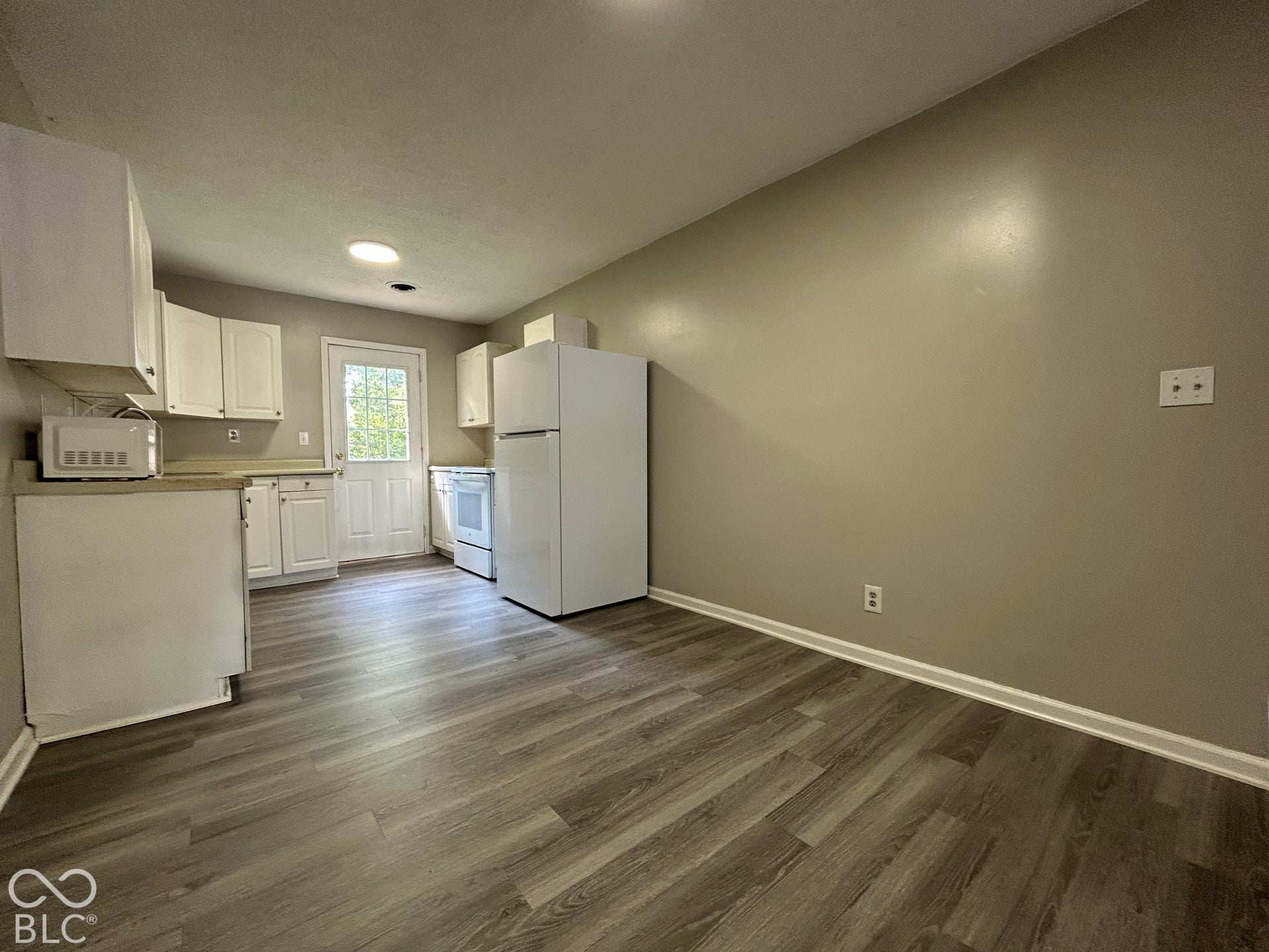 Spacious Dining Area!