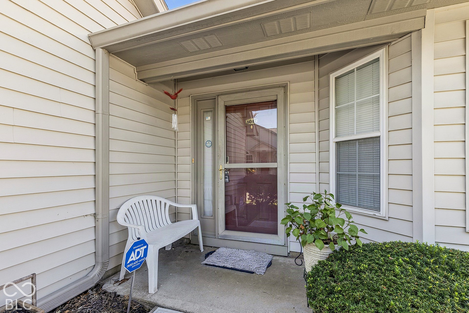 Single step entrance with covered