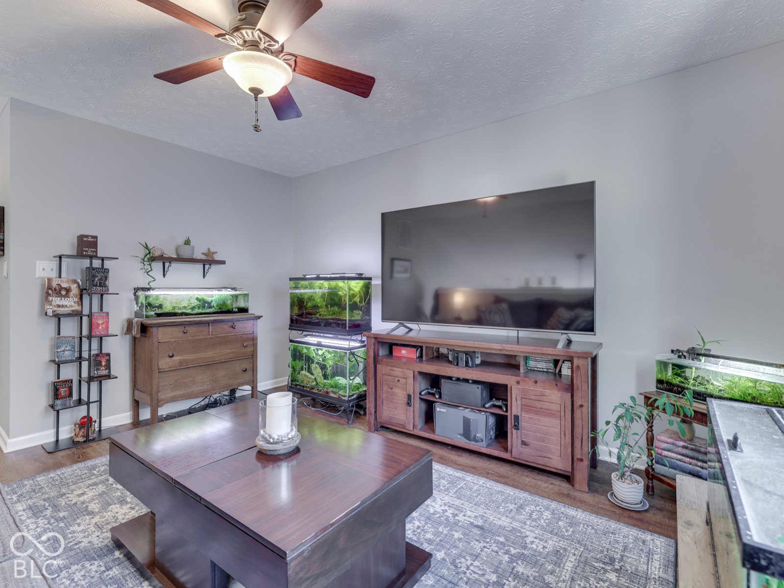 Imagine a home office, reading nook or a game room. You choose!