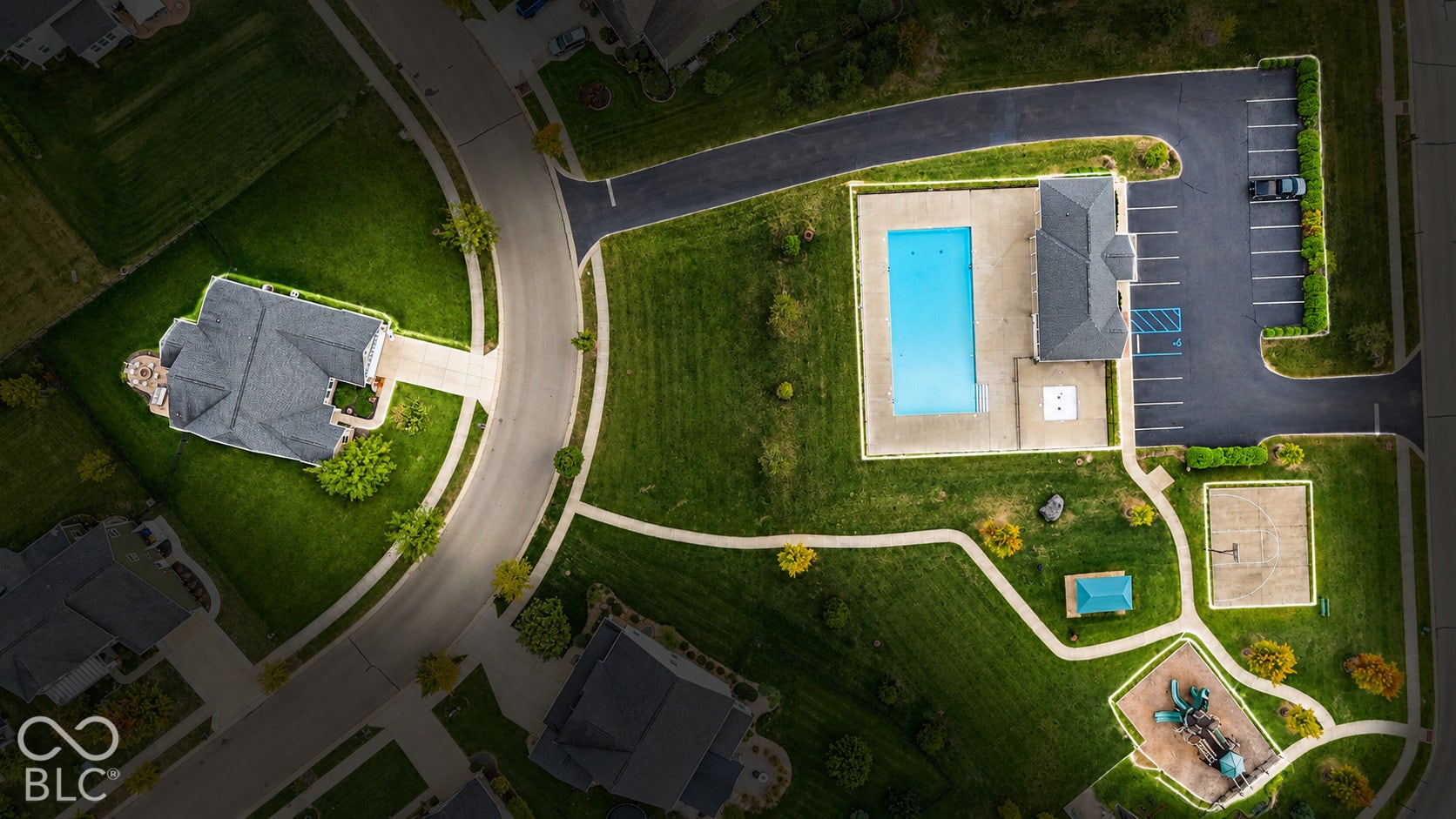 Virtually Altered - Fantastic location across from the pool and playground!