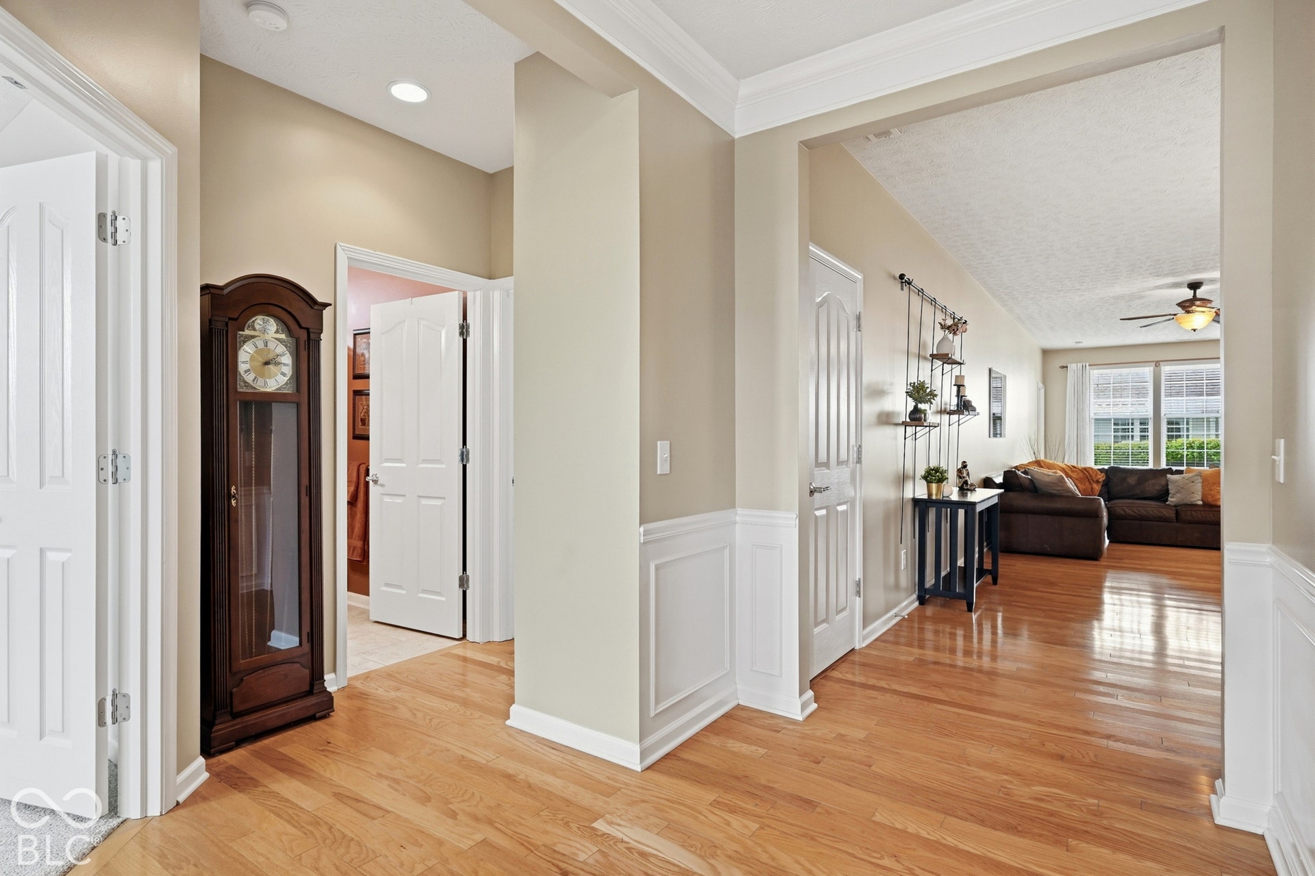 An open and airy entrance way leading to the office, bathroom, 2nd bedroom and into the living area.