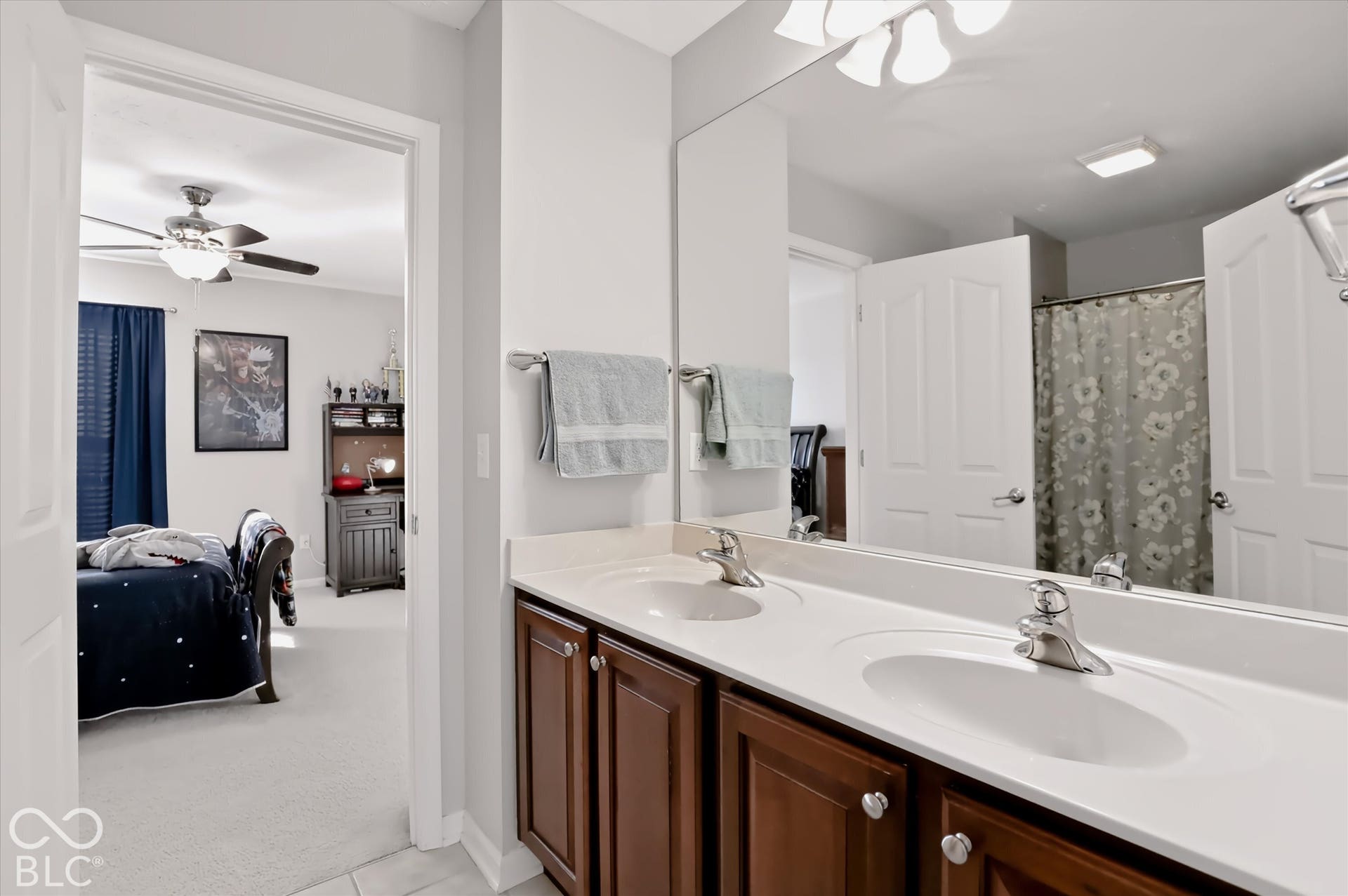 Jack and Jill Bathroom between Bedrooms 3 & 4 upstairs