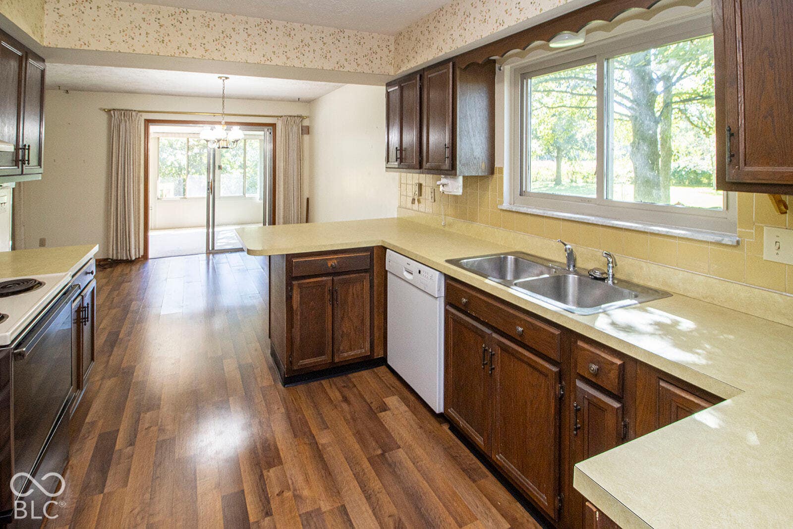 9015 E 256th, Arcadia, IN 46030 Kitchen