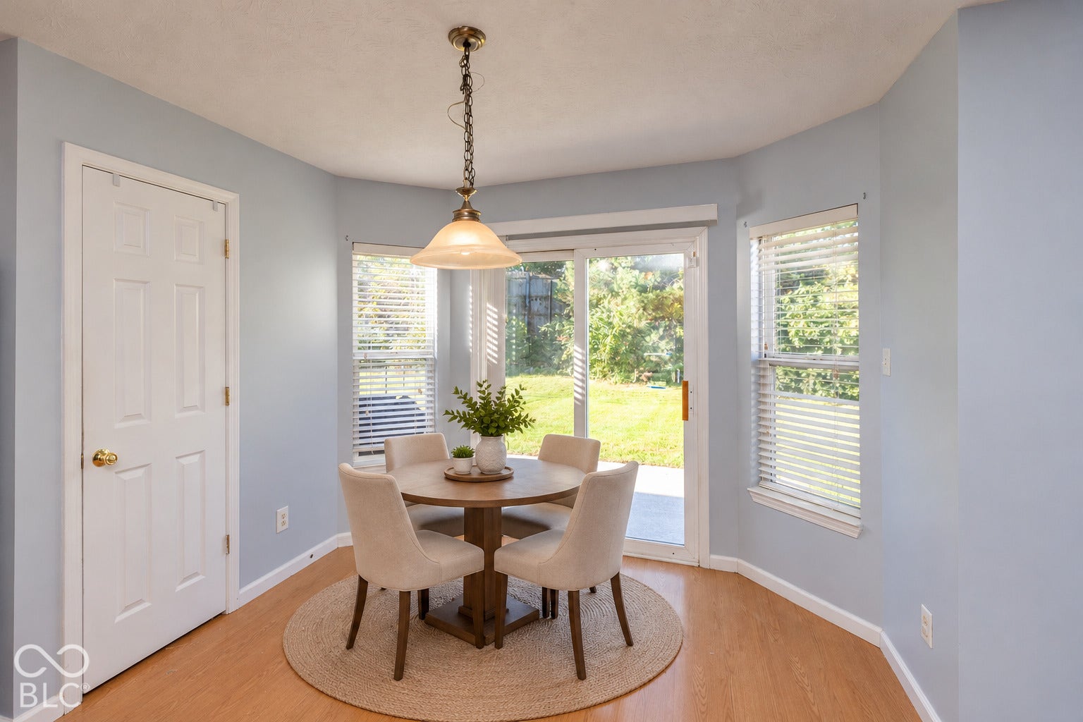breakfast nook virtually staged with furniture