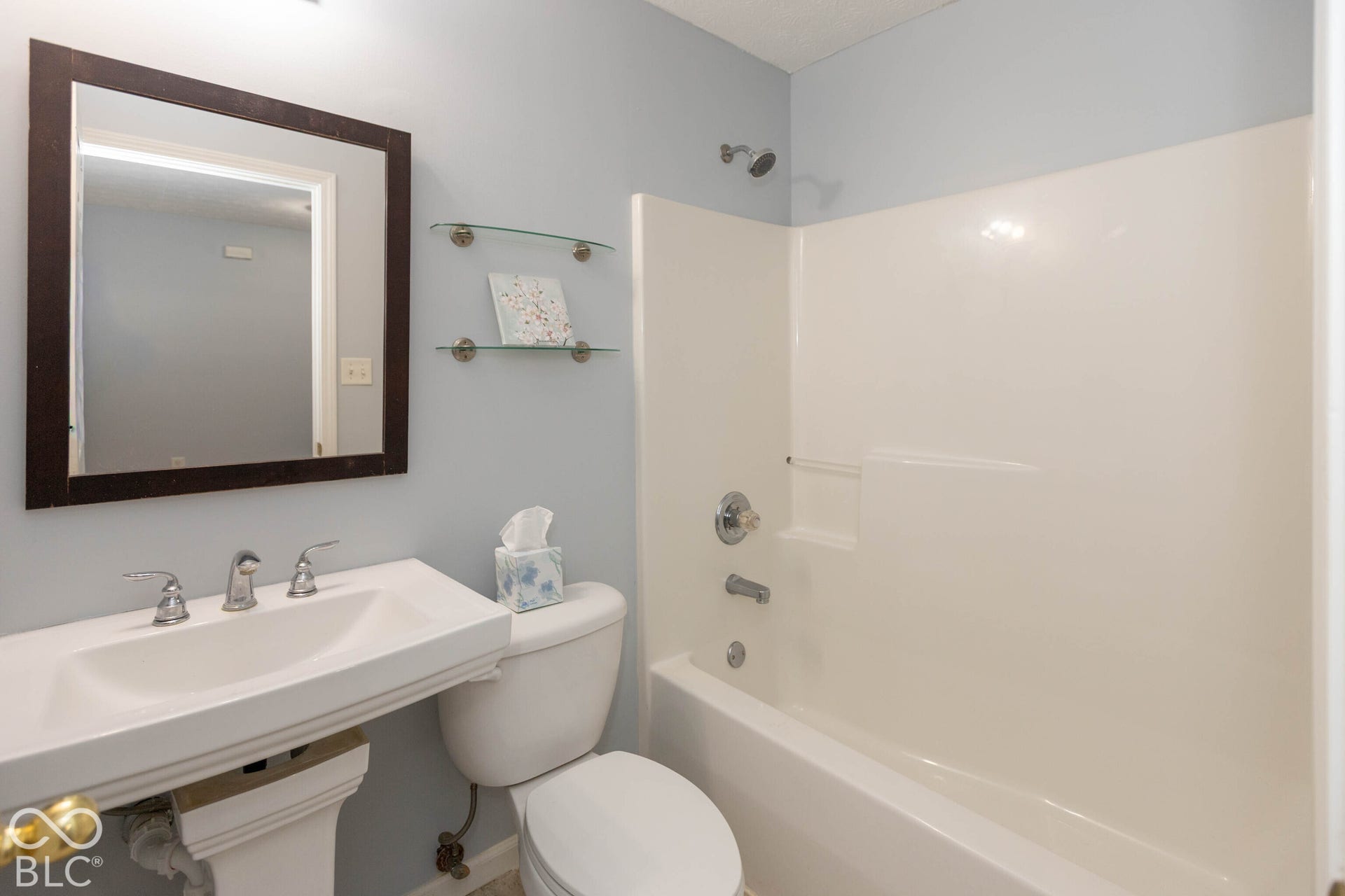 2nd full bath between bedrooms 2 and 3