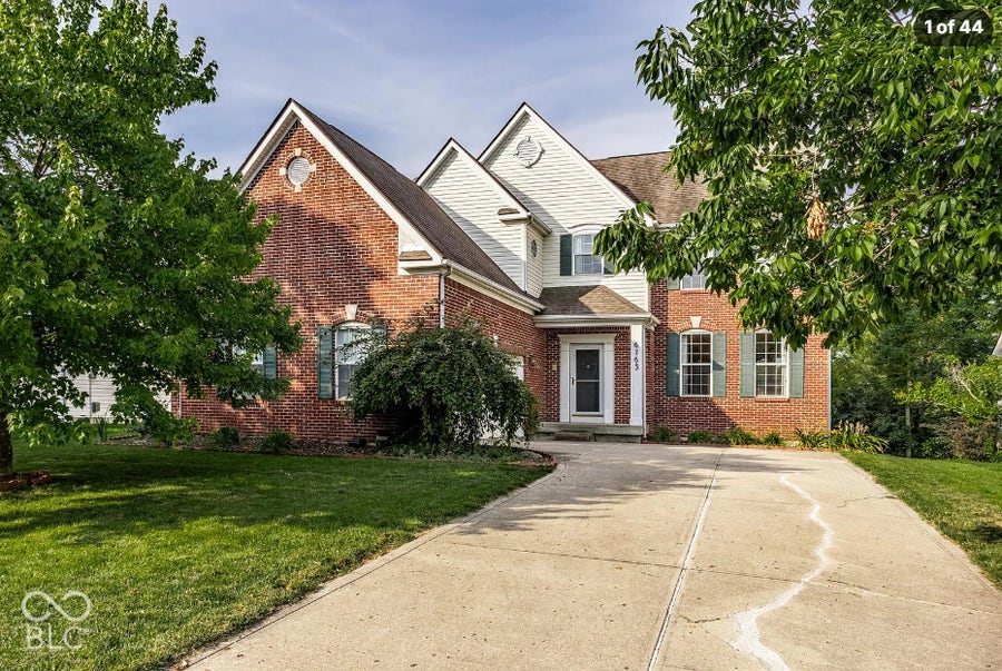 Property photo for 6765 Woodcliff Circle, Zionsville, IN