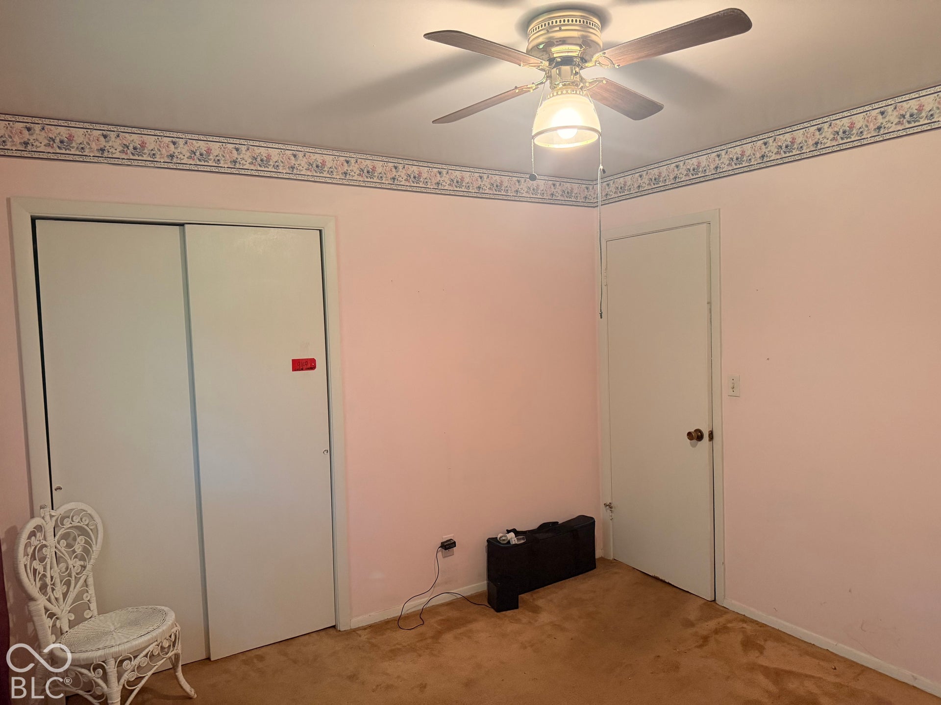Ceiling fan with integrated lighting, sliding closet doors, wall trim, interior door