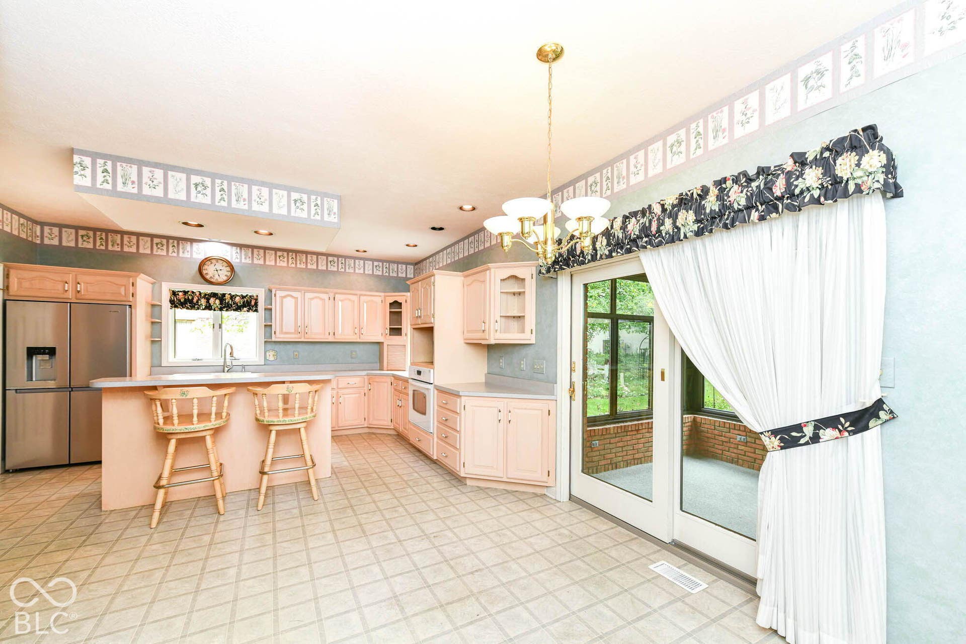 6431 Shamel Drive, Indianapolis, IN 46278 Breakfast area adjacent to kitchen
