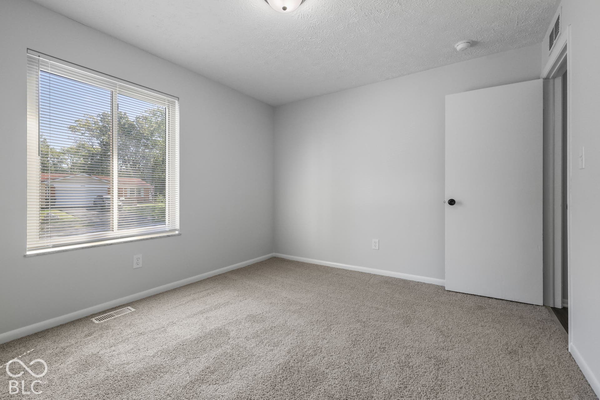 6724 S Lawndale Avenue, Indianapolis, IN 46221