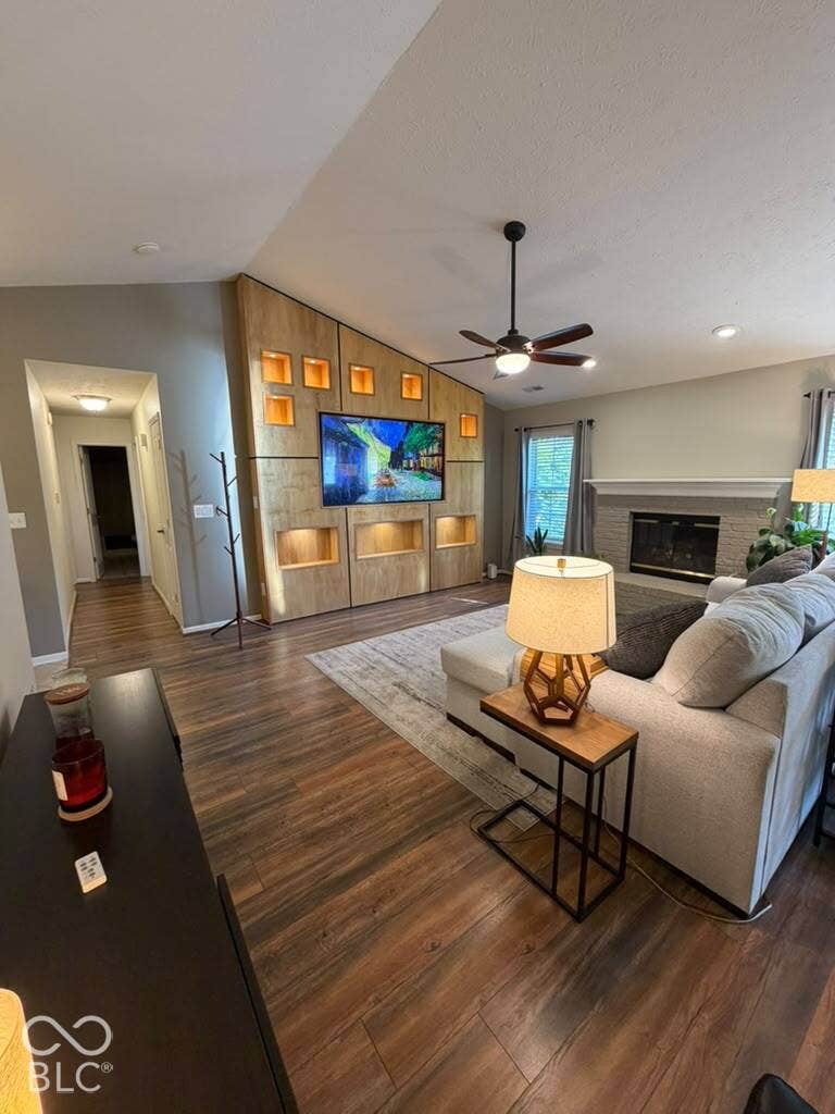 Vaulted ceiling with a ceiling fan