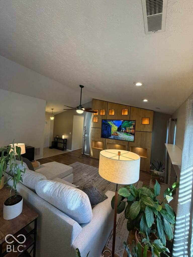 Vaulted ceiling with recessed lighting