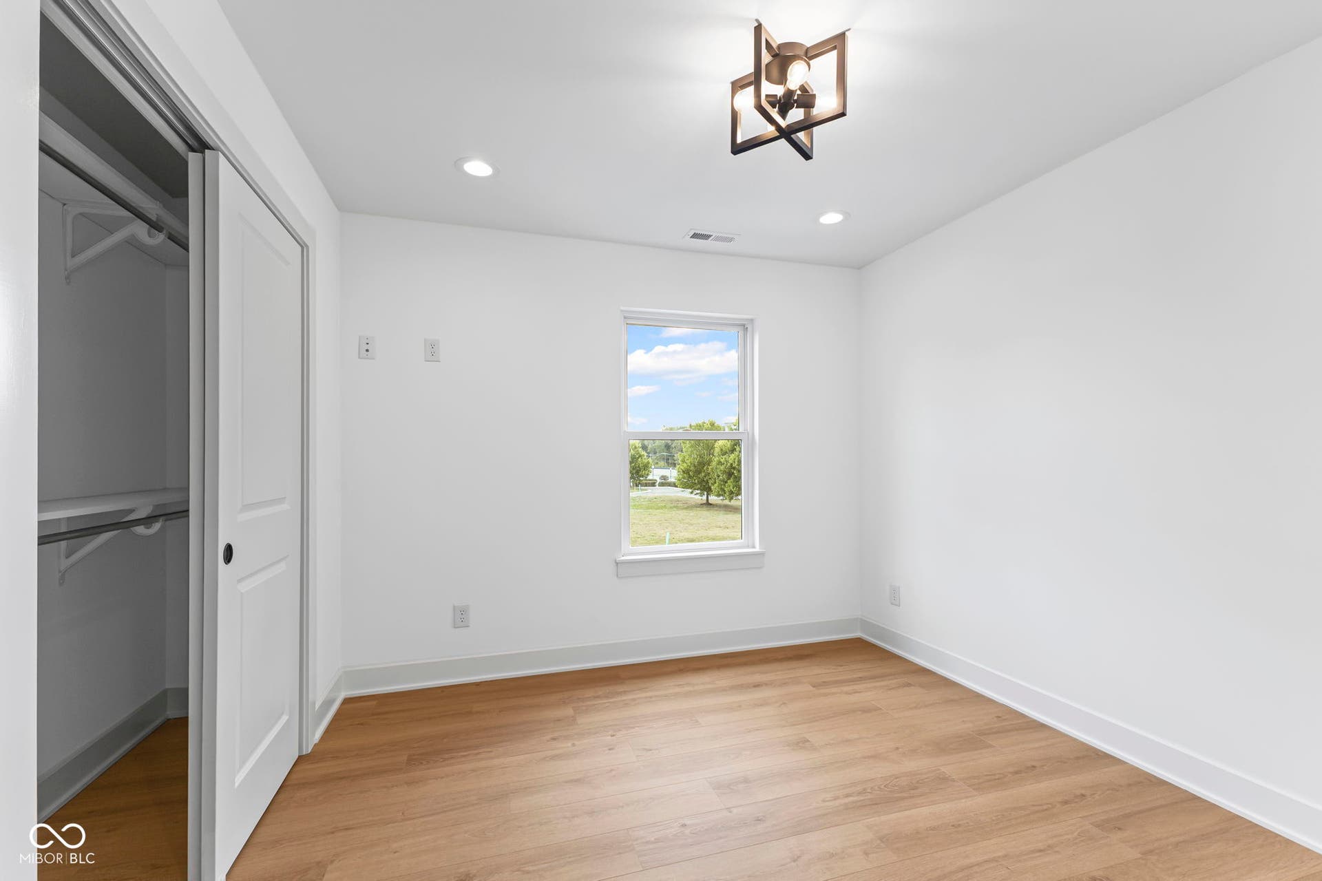 5892 Harbour Town Drive, Noblesville, IN 46062
