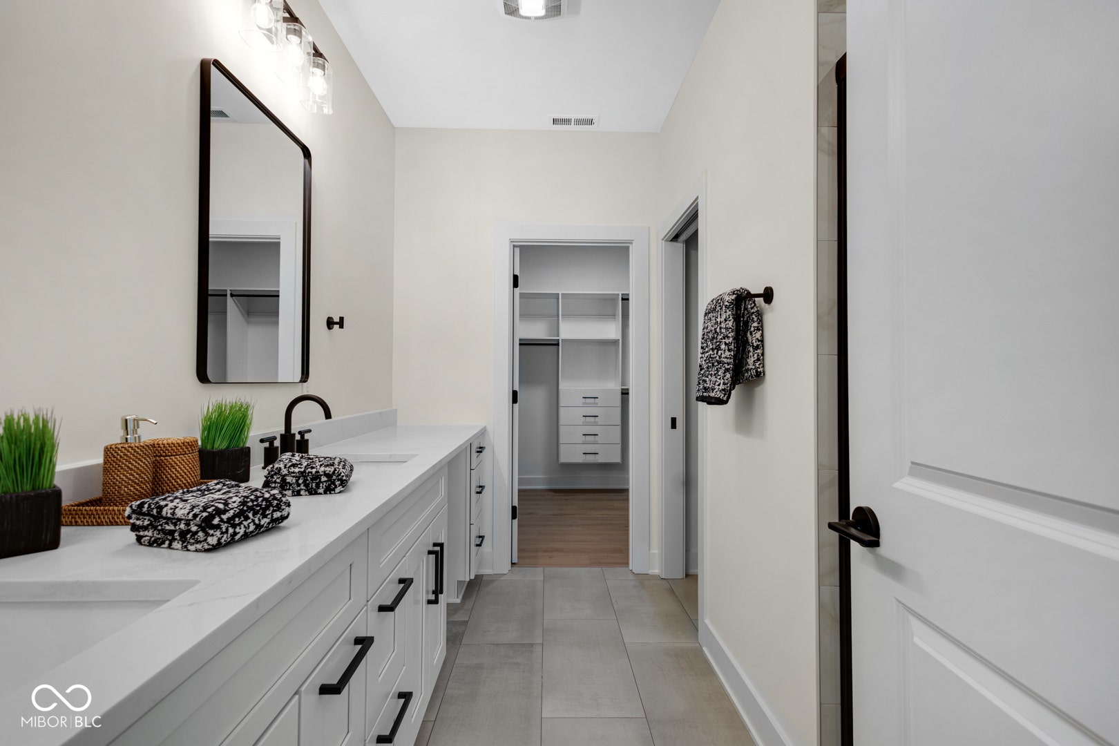 5892 Harbour Town Drive, Noblesville, IN 46062