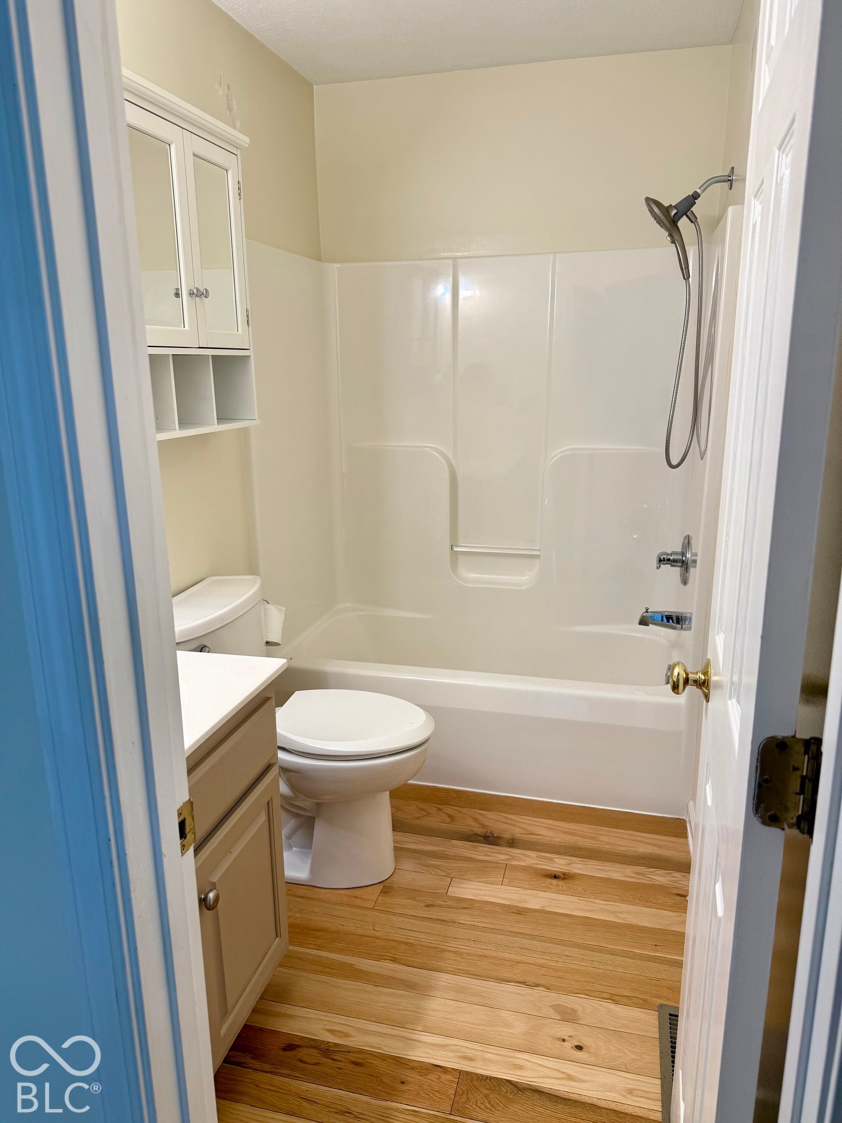 Full hallway bathroom.