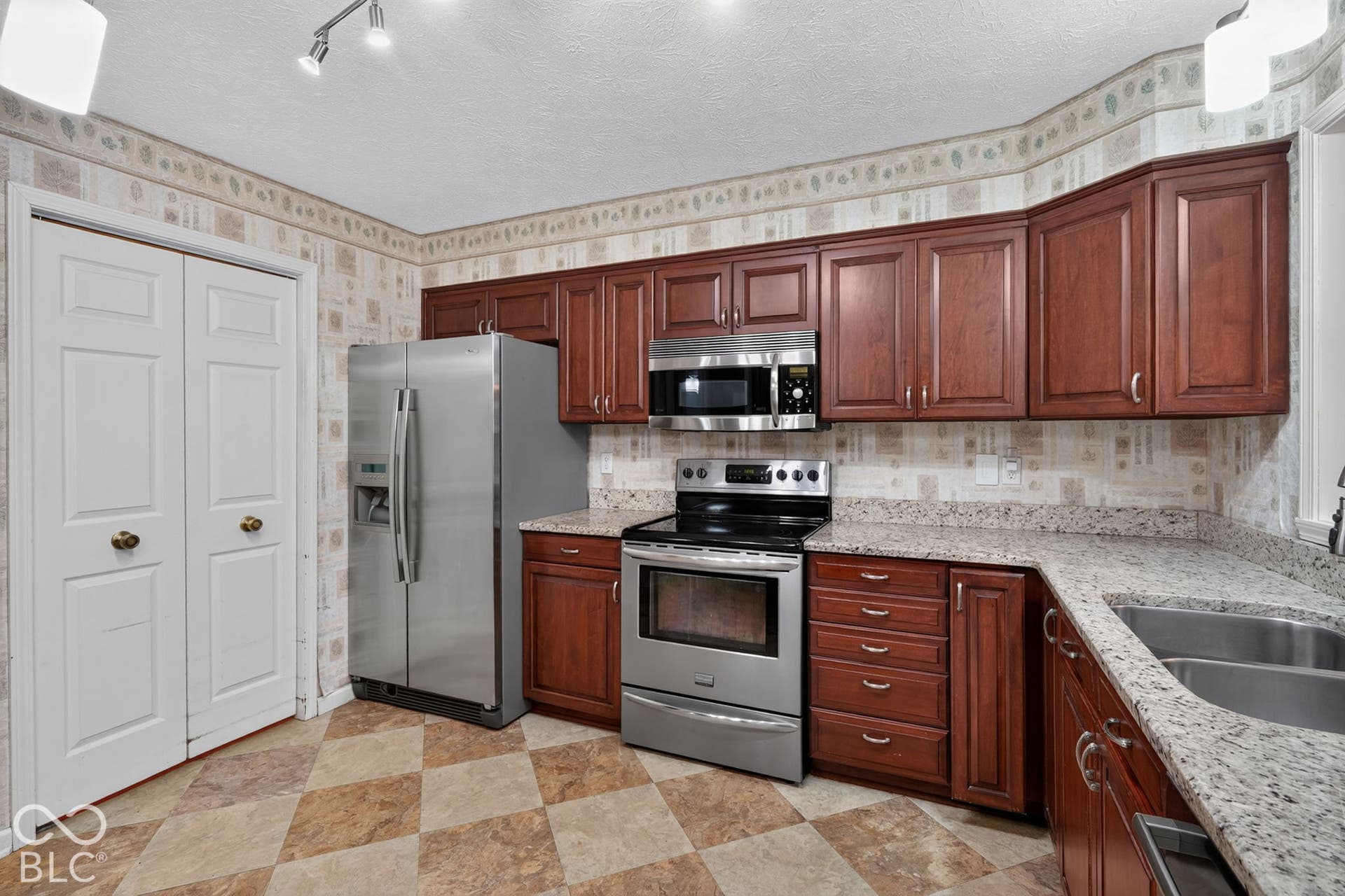 8036 River Bay Drive W, Indianapolis, IN 46240 8036 River Bay Drive W, Indianapolis, IN 46240