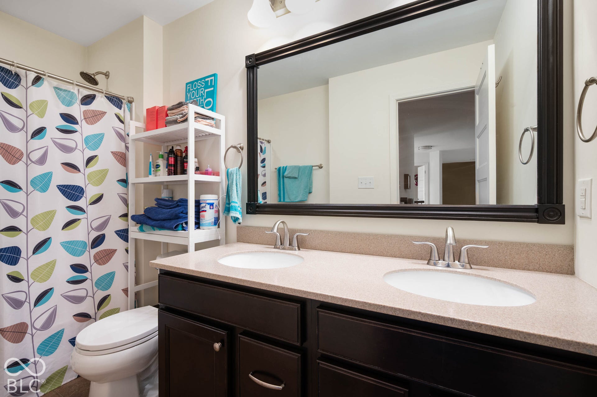 UPSTAIRS FULL BATH