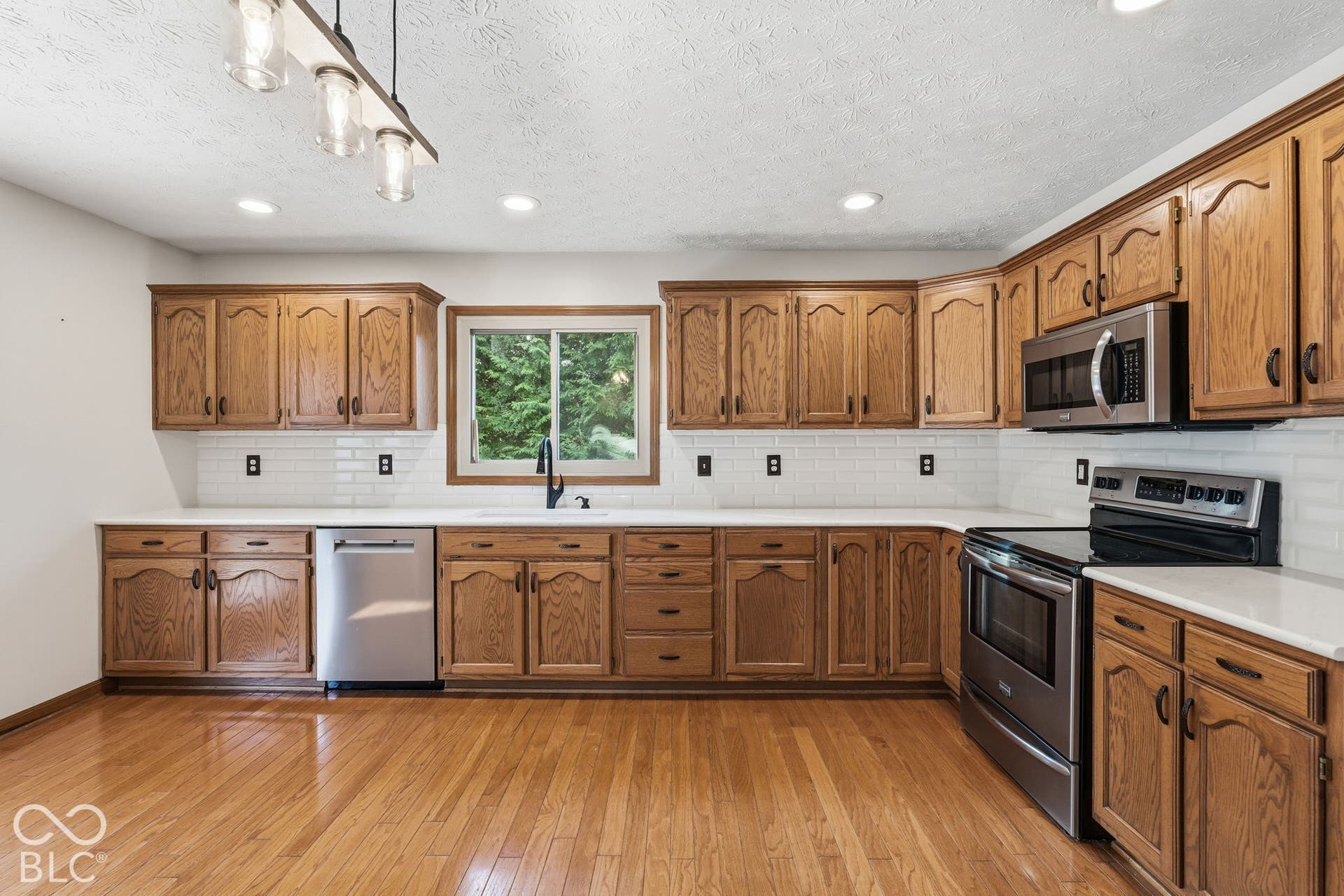 1137 Brookside Court, Avon, IN 46123 1137 Brookside Court, Avon, IN 46123