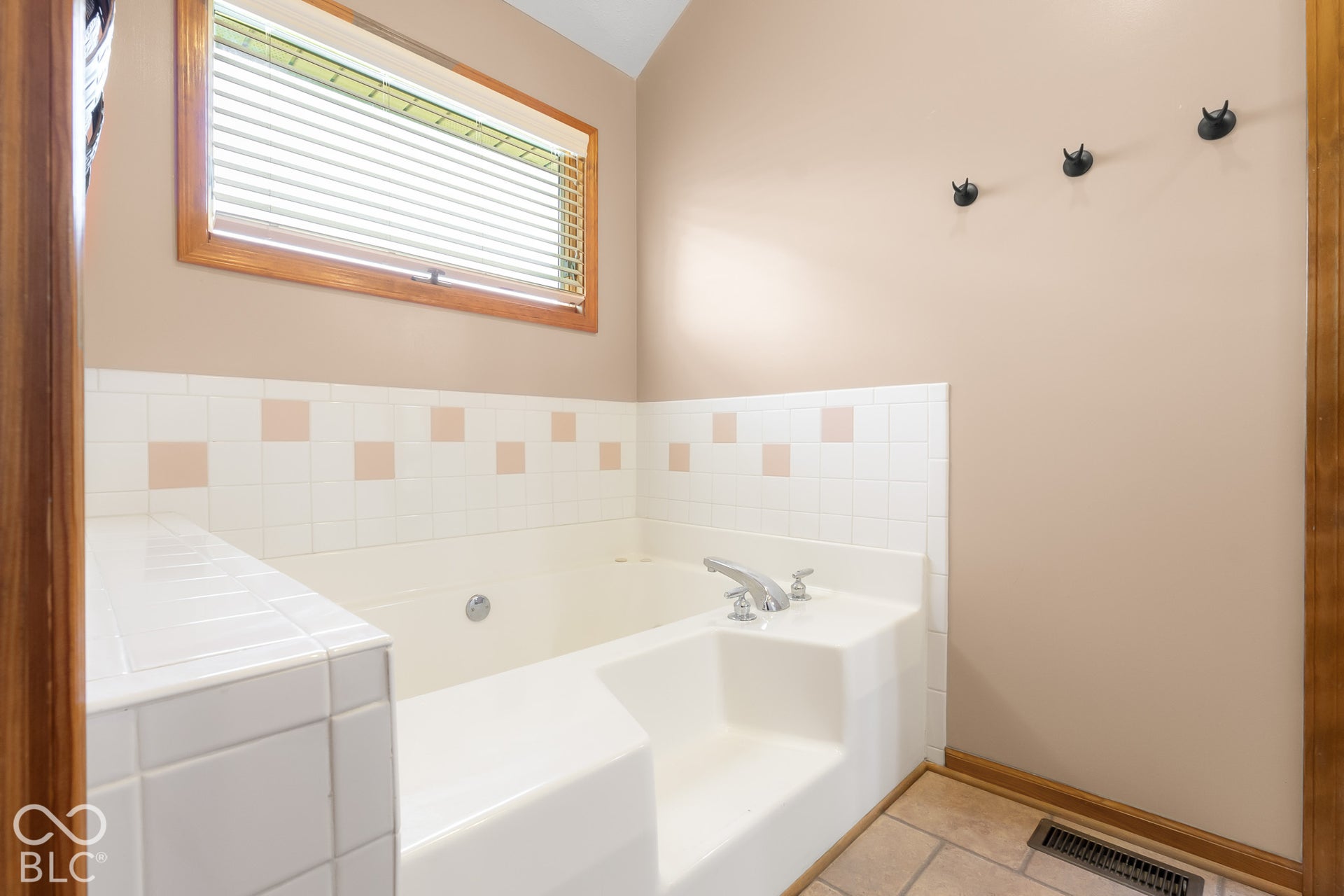 4694 29th Street, Columbus, IN 47203 4694 29th Street, Columbus, IN 47203