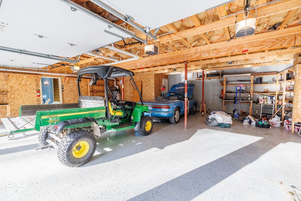 4006 Little Creek Drive S, Spencer, IN 47460 Garage