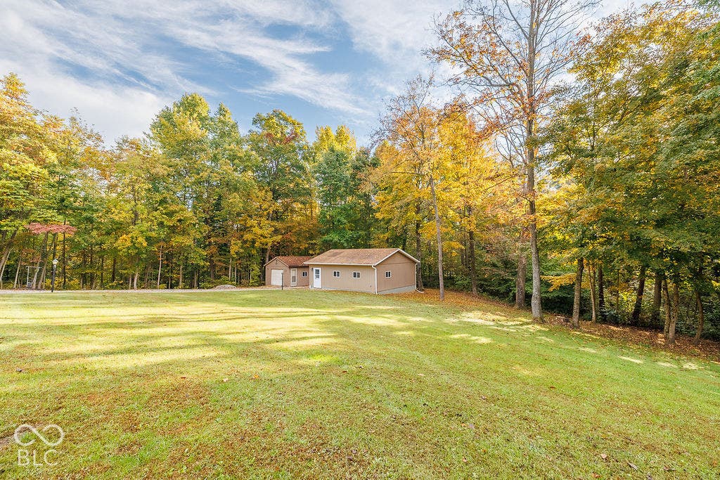 4006 Little Creek Drive S, Spencer, IN 47460 Yard