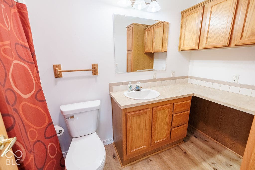 4006 Little Creek Drive S, Spencer, IN 47460 Bathroom