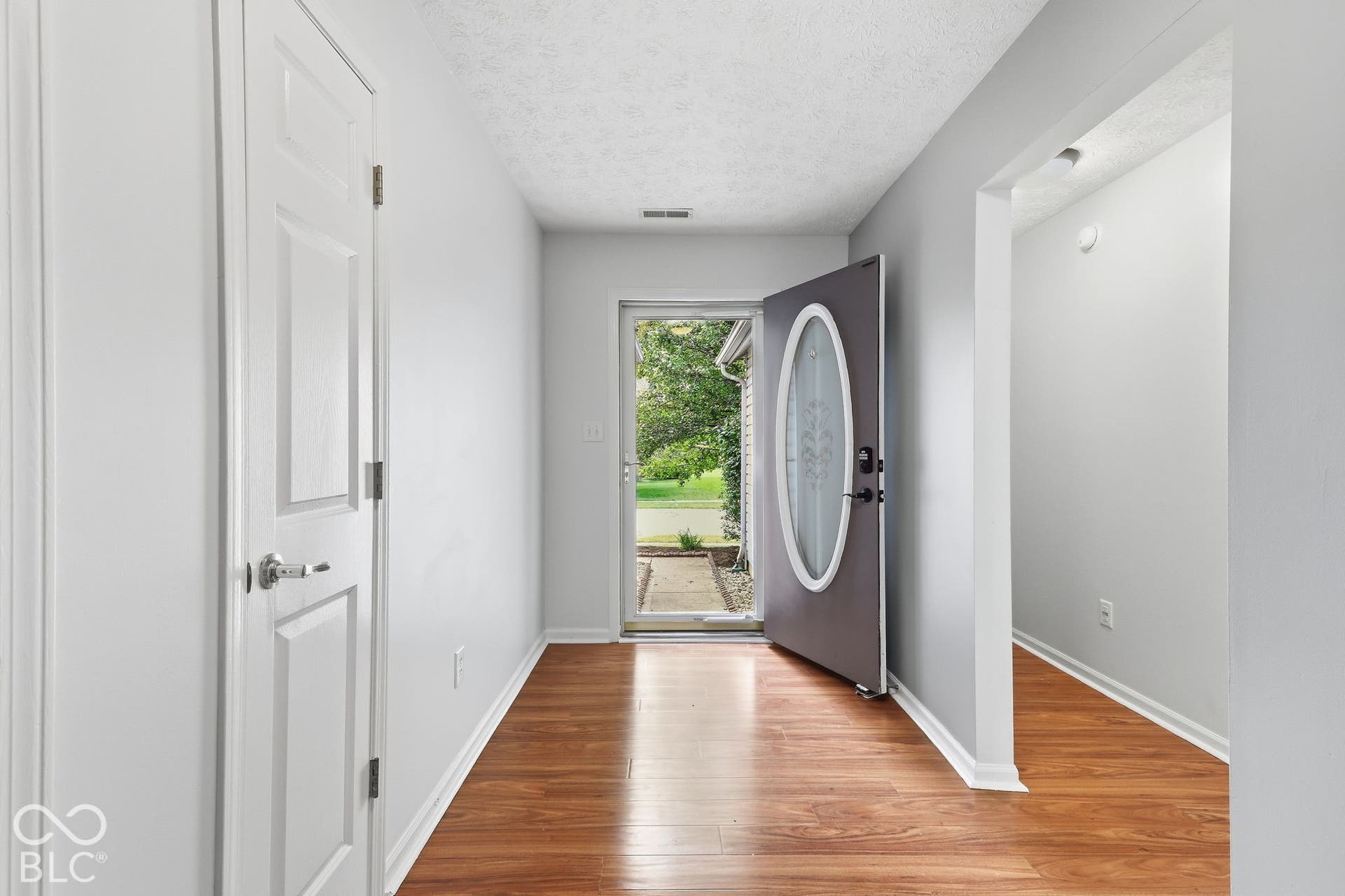6276 Briargate Drive, Zionsville, IN 46077