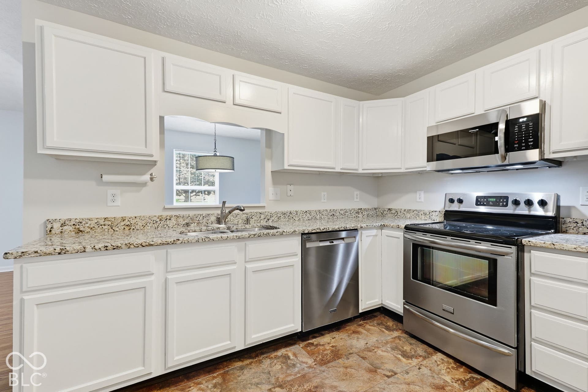 6276 Briargate Drive, Zionsville, IN 46077