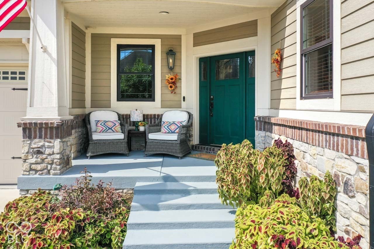 6736 W Stonegate Drive, Zionsville, IN 46077