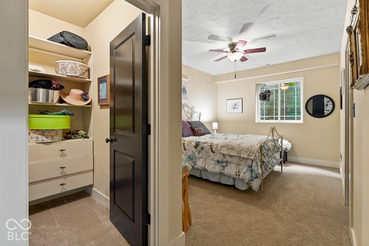 6736 W Stonegate Drive, Zionsville, IN 46077