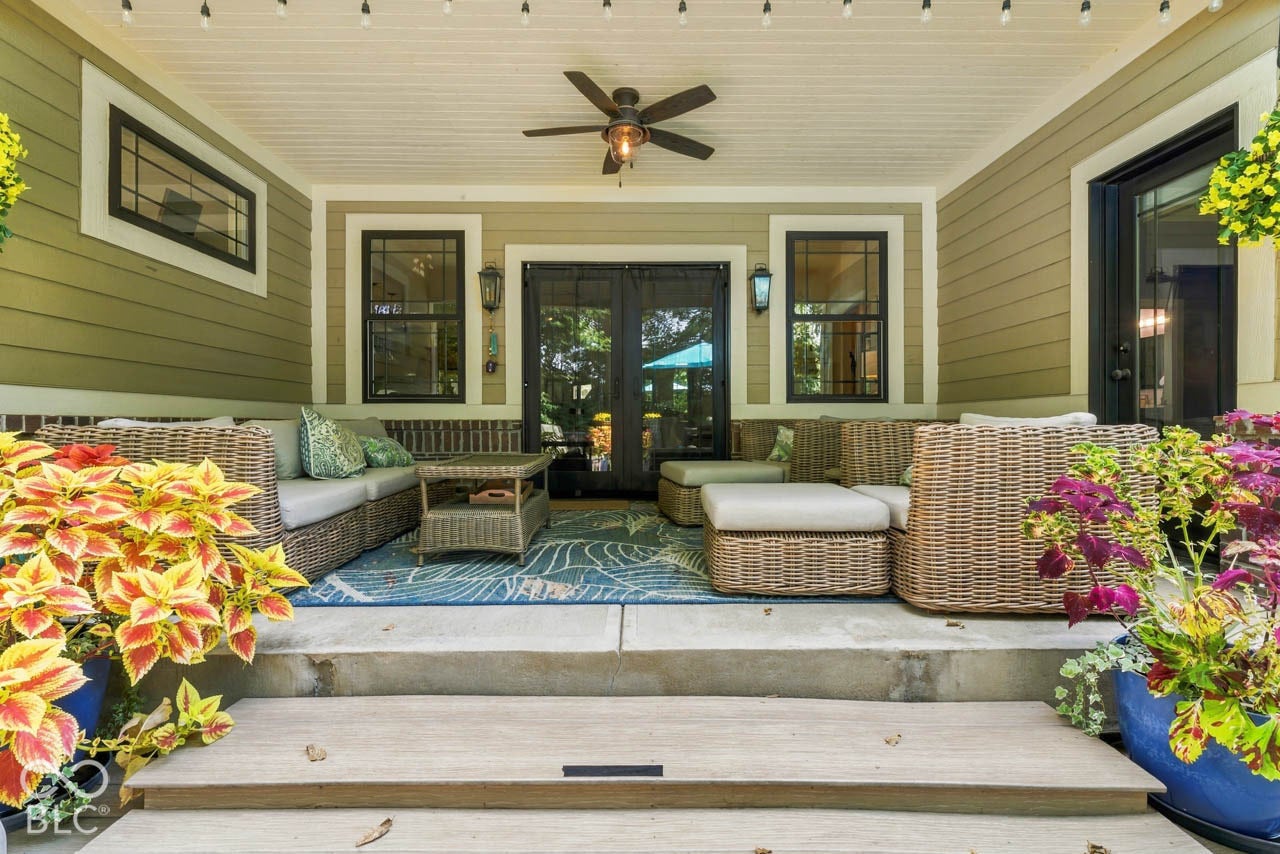 6736 W Stonegate Drive, Zionsville, IN 46077