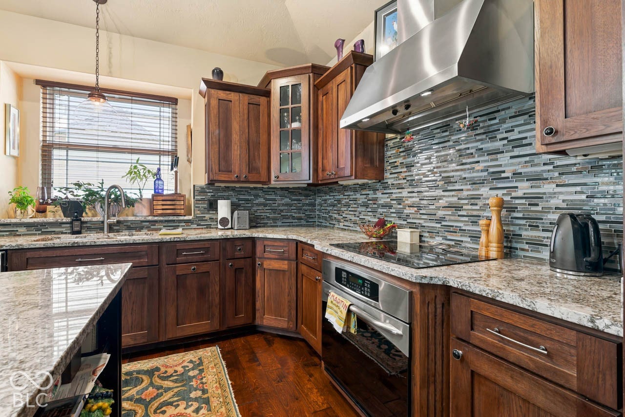 6736 W Stonegate Drive, Zionsville, IN 46077