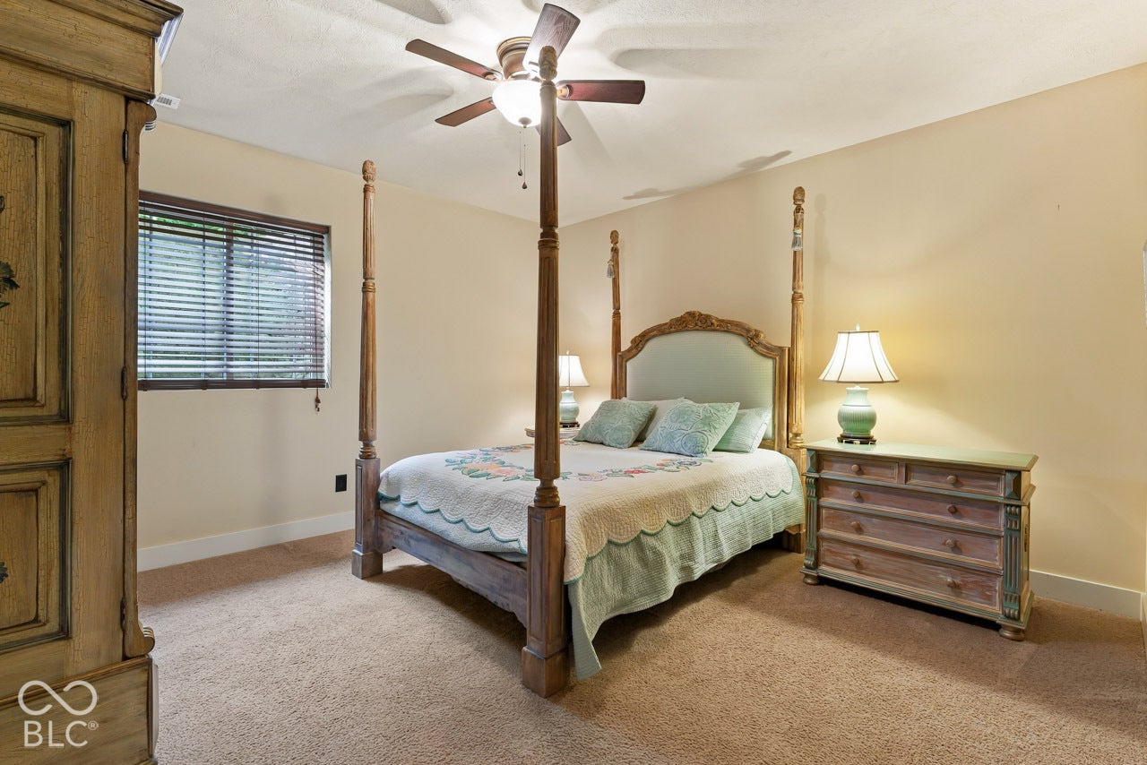 6736 W Stonegate Drive, Zionsville, IN 46077