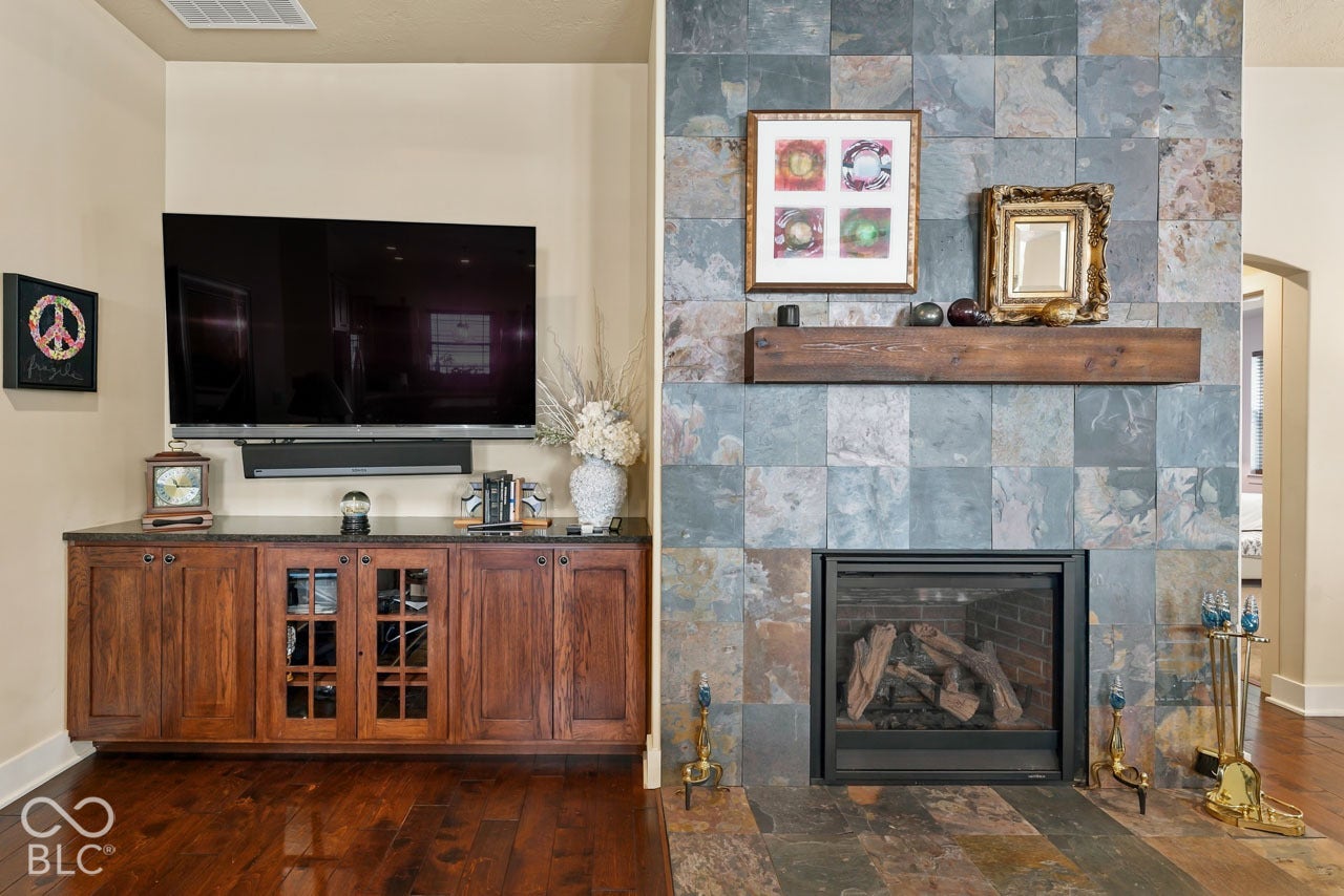 6736 W Stonegate Drive, Zionsville, IN 46077