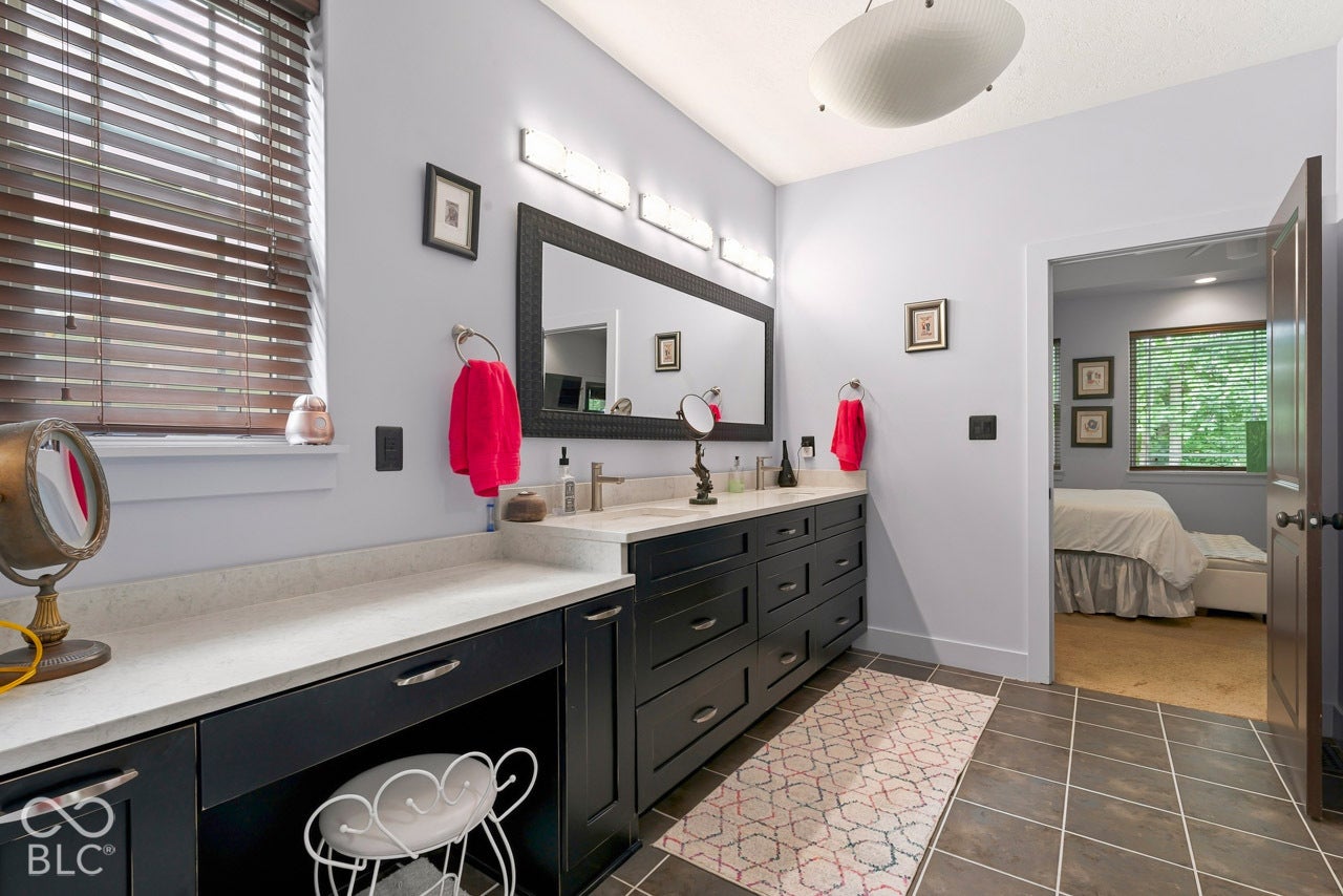 6736 W Stonegate Drive, Zionsville, IN 46077