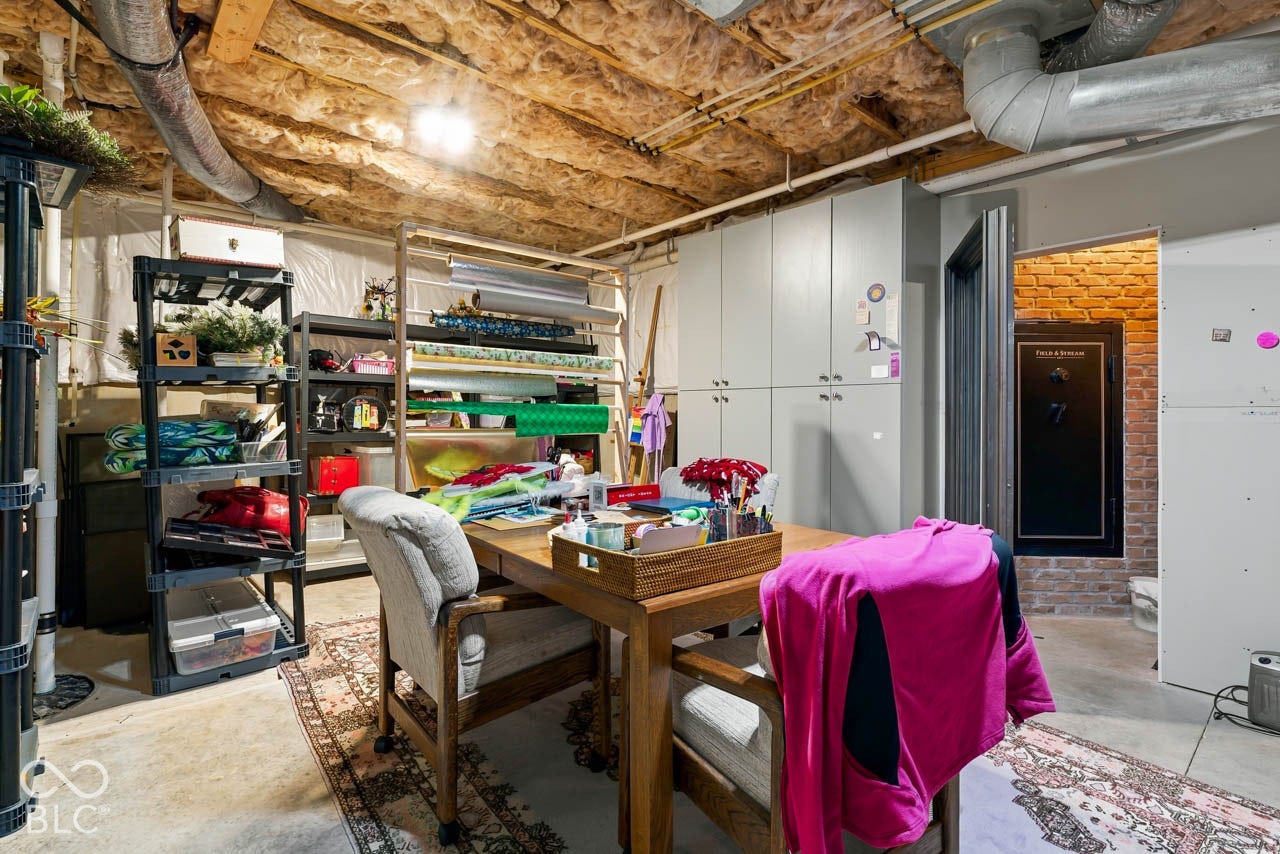 6736 W Stonegate Drive, Zionsville, IN 46077