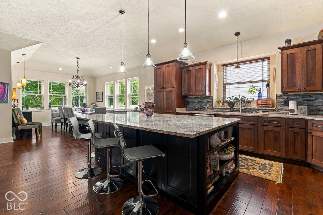 6736 W Stonegate Drive, Zionsville, IN 46077