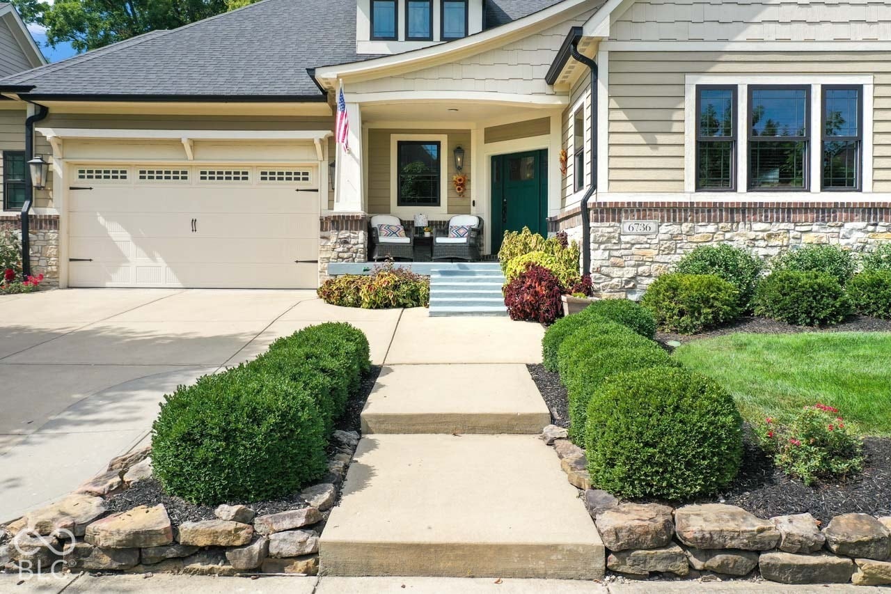 6736 W Stonegate Drive, Zionsville, IN 46077
