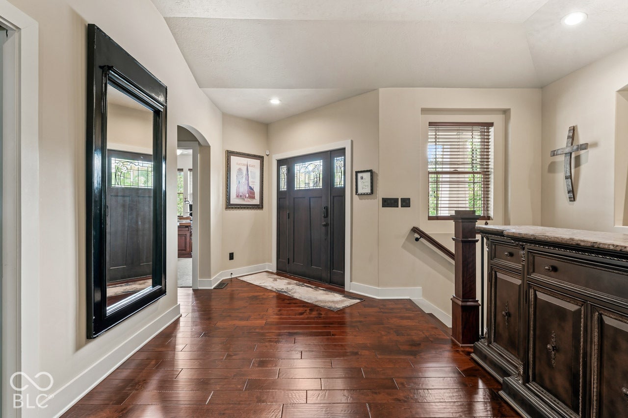 6736 W Stonegate Drive, Zionsville, IN 46077