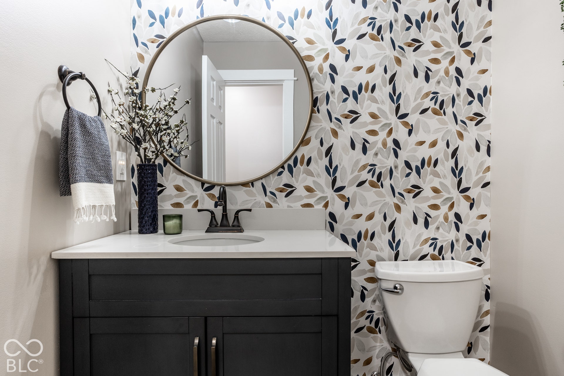 Remodeled 1/2 Bath!