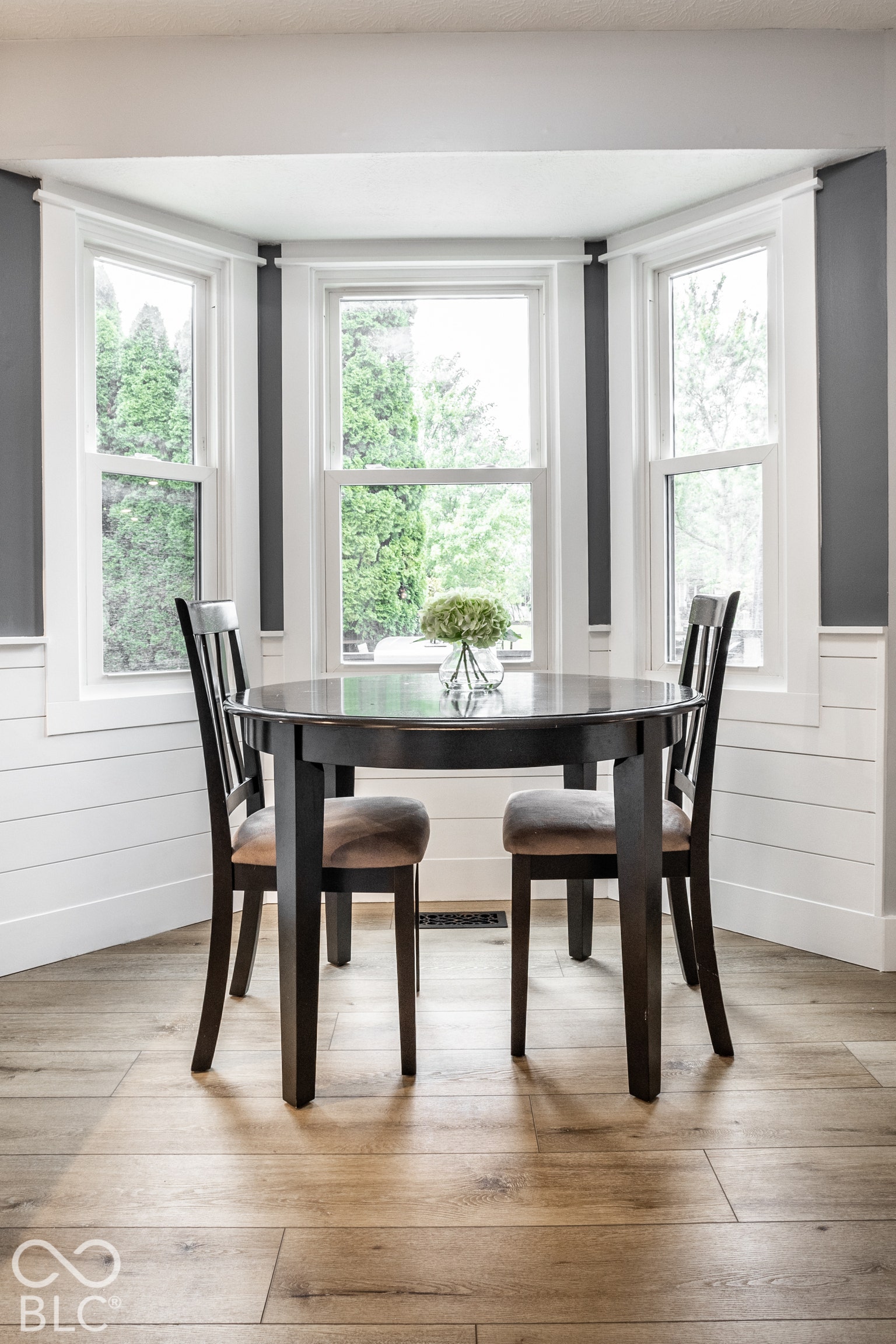 Eat-in Area with Bay Window!