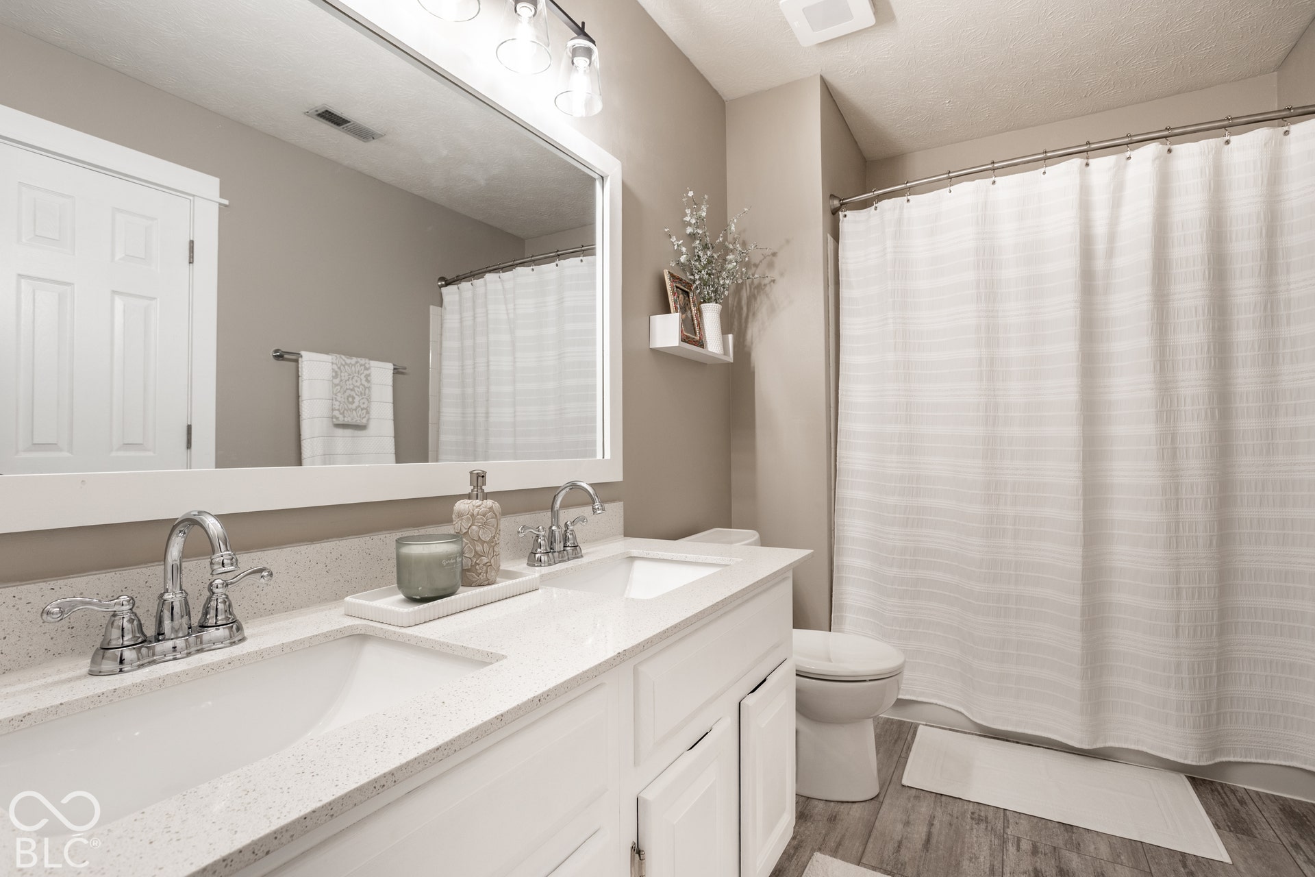 Updated Guest Full Bathroom!