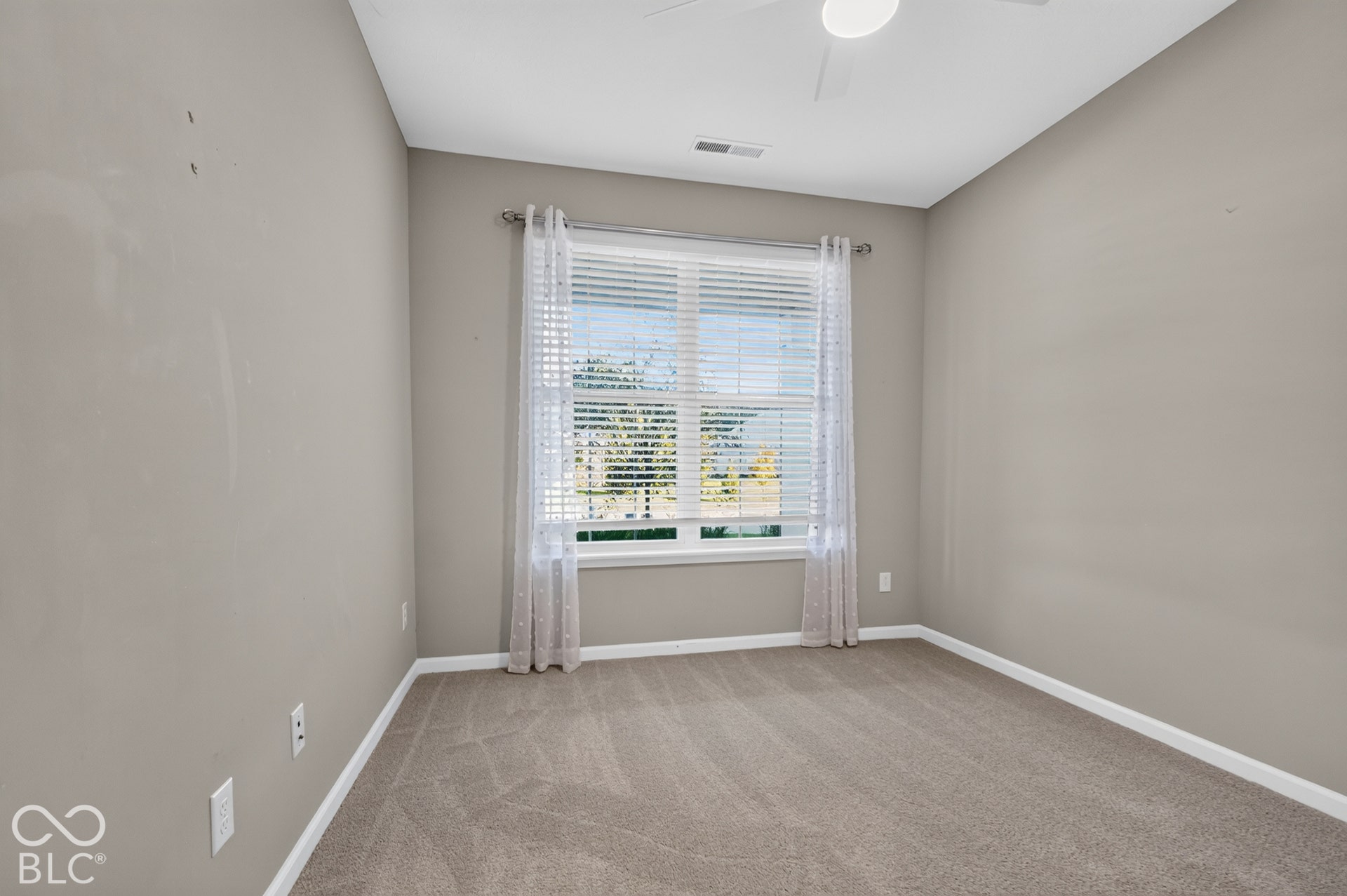 Second bedroom.
