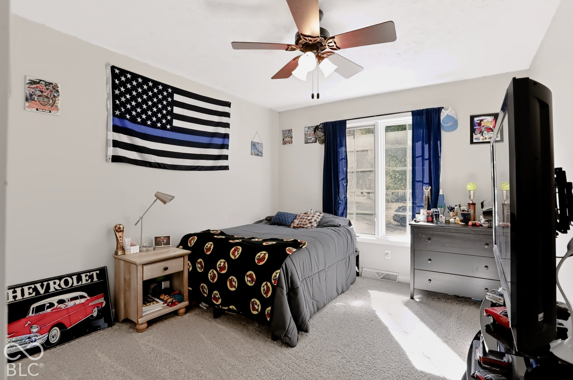 Wall-to-wall carpeting with a ceiling fan light fixture